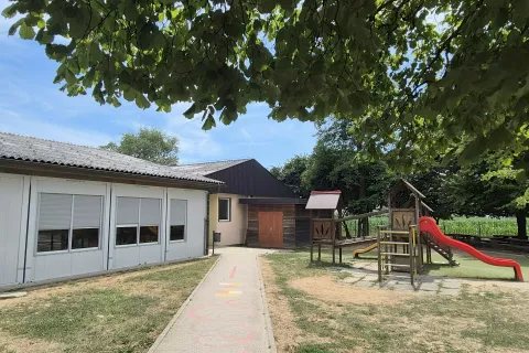 Vrtec Mehurčki Komenda deluje v treh objektih in se že dlje časa srečuje s prostorsko stisko. / Foto: Ana Jagodic Dolžan