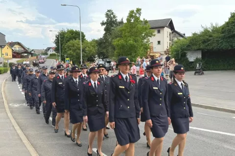 Gasilska povorka ob 120-letnici PGD Predoslje / Foto: Mors