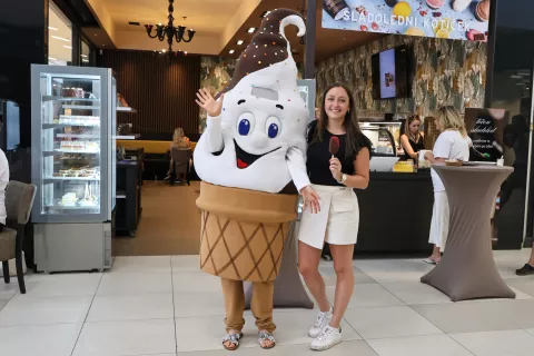 kavarna in čokoladnica Paula Mercator center Šiška Ljubljana Hana Kotar / Foto: Tina Dokl