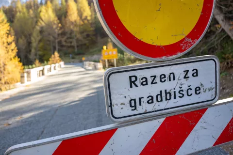 Prelaz Vršič, Kranjska Gora.Pričetek popolne zapore ceste. / Foto: Nik Bertoncelj