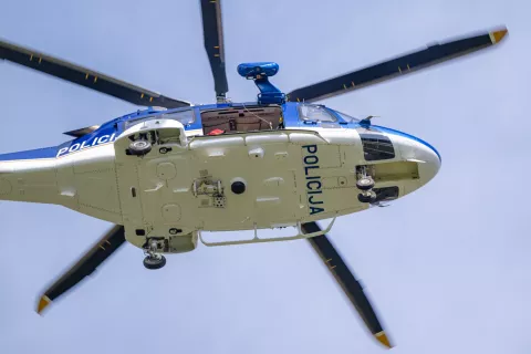 Simbolična fotografija helikopter Slovenska policija in vaja helikoptersko reševanje Gorske reševalne službe / Foto: Nik Bertoncelj