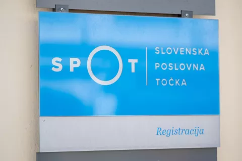 Simbolična fotografija občina KamnikObčinska stavba napis SPOT točkaSlovenska poslovna točka / Foto: Nik Bertoncelj