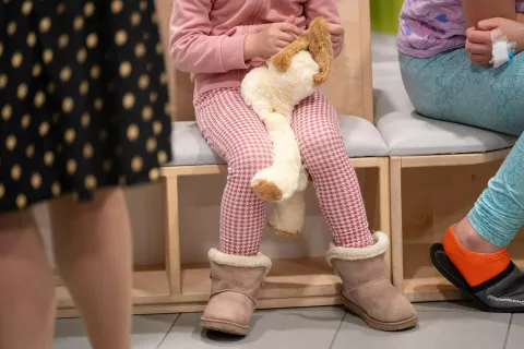 Pediatrične ambulante po Sloveniji se soočajo z izzivi predvsem zaradi neenakomerne razporeditve kadra in obremenjenosti posameznih timov. / Foto: Nik Bertoncelj