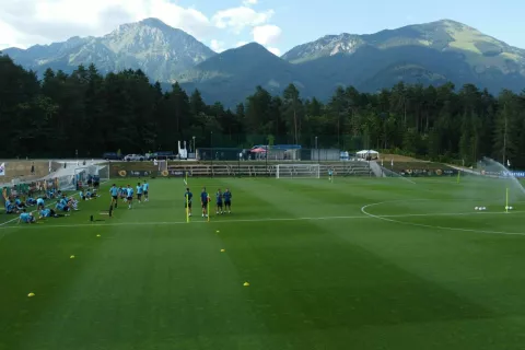 V letošnjem juniju in avgustu je na preddvorski nogometni zelenici trenirala ekipa hrvaškega nogometnega velikana Dinamo Zagreb. / Foto: Arhiv Agencije B4