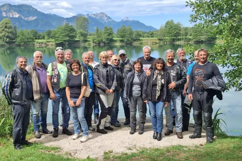 Koroški in gorenjski motoristi ob Šentjanškem jezeru / Foto: Jože Košnjek
