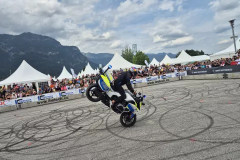 Veliko obiskovalcev je bilo navdušenih nad prestavami na poligonu / Foto: Vilma Stanovnik