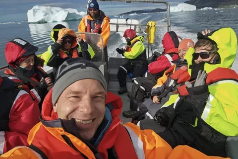 Vid Legradić (v ospredju) je nedavno praznoval štirideseti rojstni dan. Fotografija je nastala na Grenladiji, ki jo je obiskal že drugič. / Foto: Osebni Arhiva