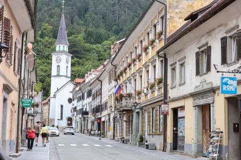 Popravek zarisa v registru jasneje opredeljuje območje, kjer veljajo posebni pogoji za varovanje kulturne dediščine. / Foto: Tina Dokl