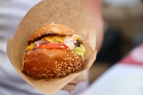 Radovljiško poletje četrtki na trgu rokodelski sejem okusi Radolce koncert Linhartov trg turisti poletje občina Radovljica / Foto: Tina Dokl