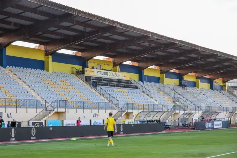 nogomet prva SNL NK Radomlje - NK Aluminij prazna tribuna stadion Domžale / Foto: Tina Dokl