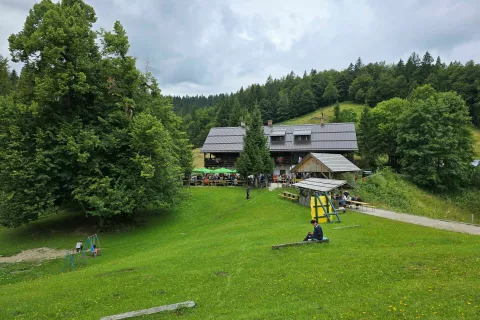 Partizanski dom na Vodiški planini, kjer je bil 5. avgusta 1941 ustanovljen Cankarjev bataljon / Foto: Marjana Ahačič