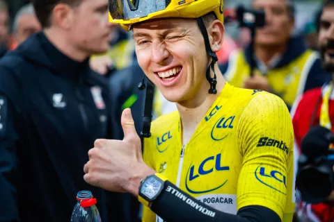Francija, Pariz.Kolesarska dirka po Franciji, 21. etapa: Mantes-la-Ville - Pariz (132,3 km).Zmagovalec dirke po Franciji Tadej Pogacar. / Foto: Anze Malovrh/sta
