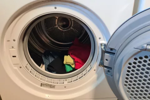 Sušilni stroji s toplotno črpalko imajo v primerjavi s kondenzacijskimi številne prednosti. / Foto: Cveto Zaplotnik