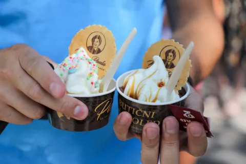 Tudi letos bo v Škofji Loki festival sladoleda. / Foto: Tina Dokl