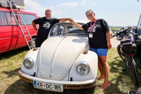 31 Mednarodno srečanje zračno hlajenih VW letališče Lesce Bojan in Meta Lončar / Foto: Tina Dokl