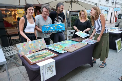 Izmenjevalnica umetnin in storitev za kulturnike, festival Fragmenti / Foto: Tina Dokl