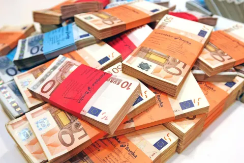 Kje ima dobitnik drugega največjega loterijskega dobitka v Sloveniji stalno prebivališče, še ni znano. / Foto: arhiv Gorenjskega glasa