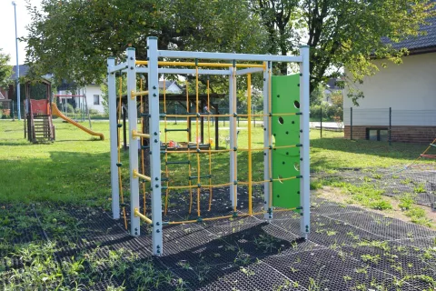 V prejšnjem ciklu participativnega proračuna so izvedli tudi projekt dopolnitve igral na otroškem igrišču Sniček. S 1. septembrom se začenja glasovanje za nov cikel. / Foto: arhiv Občine Medvode