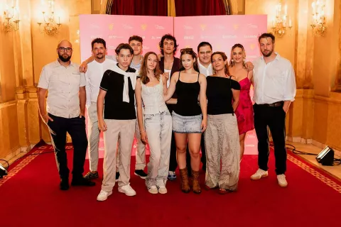  Ekipa Smrdljivca na rdeči preprogi v Sarajevu / Foto: Arhiv Rtv Slovenija