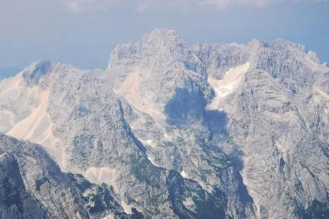 Škrlatica, kot se pokaže s poti na Triglava / Foto: 