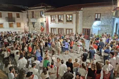 Polni trgi ljudi, ki igrajo in plešejo, kar tako, brez organiziranega programa / Foto: Arhiv Avtorice