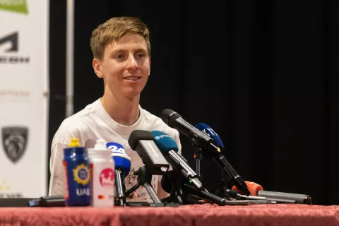 Tadej Pogačar želi pomagati tudi otrokom in mladim, ki se borijo z rakom in drugimi resnimi boleznimi. / Foto: Peter Košenina