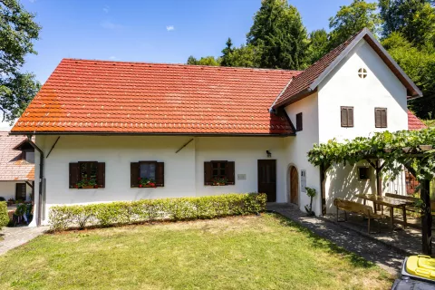 Rojstna hiša Jakoba Aljaža v Zavrhu pod Šmarno goro / Foto: Peter Košenina