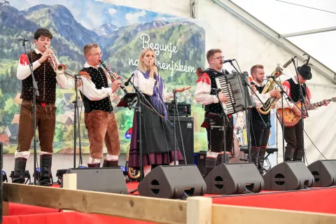 Narodno zabavni vikend kvinte tovške glasbe Begunje občina Radovljica ansambel Škof / Foto: Tina Dokl