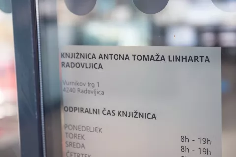 Simbolična fotografija občina Radovljica Knjižnica Antona Tomaža Linharta Radovljica / Foto: Nik Bertoncelj