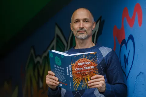 Portret Aleš Praprotnik, avtor knjige Cepiva in Cepljenje. Ljubljana, 03. 09. 2025 / Foto: Matic Zorman