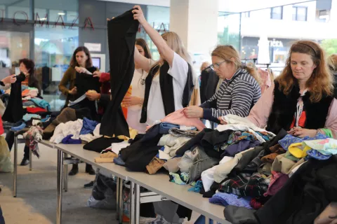 izmenjevalnica rabljena oblačila Radovljica / Foto: Tina Dokl