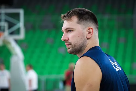Ljubljana, dvorana Stozice.Trening moške članske košarkarske reprezentance v okviru priprav na evropsko prvenstvo.Košarkar Luka Dončić. / Foto: Daniel Novaković/sta