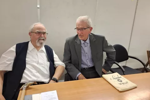 Zgodovinar, raziskovalec in organizator kulture Feliks J. Bister (levo) in Florijan Lipuš sta literarna sopotnika že od šolanja na gimnaziji na Plešivcu naprej. Sodelovala sta tudi pri Mladju. / Foto: Jože Košnjek