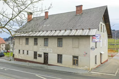 Vprašanja o tem, kdaj bo novi Gorjanski dom dejansko stal in kako bo financiran, ostajajo odprta. / Foto: Tina Dokl