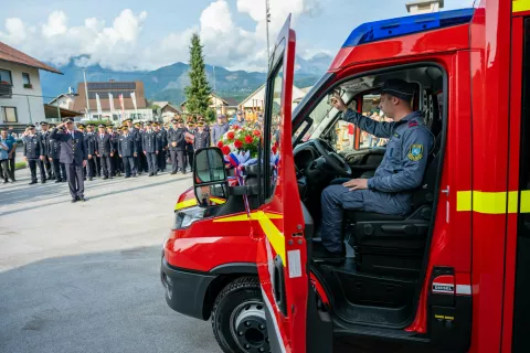 Gasilci PGD Luže so v soboto uradno prevzeli novo vozilo GVV-1. / Foto: Nik Bertoncelj