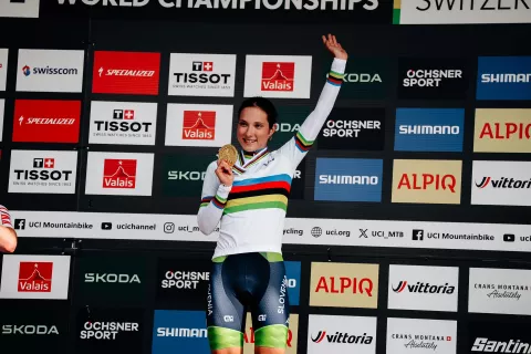 Mlada Kamničanka Maruša Tereza Šerkezi na zmagovalnem odru. / Foto: Arhiv Kzs