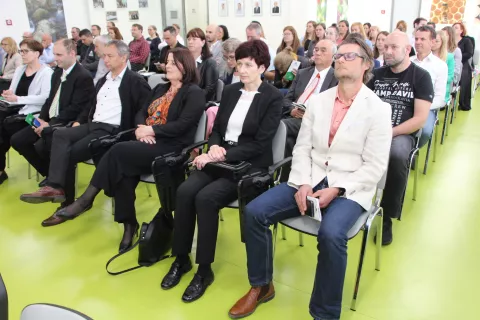 Ko je maja letos zbornica praznovala 25. obletnico, so na slovesnosti, od koder je posnetek, poudarili pomen zbornice za slovensko kmetijstvo, a hkrati kritično pripomnili, da je bilo v 25 letih kar 15 poskusov za spremembo zakona o zbornici. / Foto: Cveto Zaplotnik