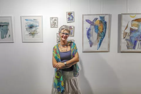 Med mitom, mistiko in svetlobo: razstava del Mojce Pintar bo v Klubu Jedro na ogled do konca oktobra. / Foto: Samo Lesjak