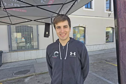 Tilen Jagodič, MengešKolesarjenje mi je najljubša oblika mobilnosti in tudi preživljanja prostega časa. V službo, ki je tri kilometre oddaljena od mojega doma, se vozim s kolesom. Tudi vse druge opravke skušam opraviti brez avtomobila. Ustavi me samo res slabo vreme.  / Foto: Špela Šimenc