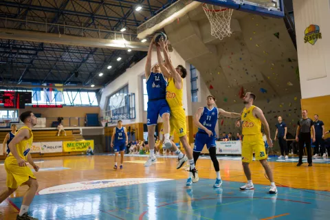 Tekma 17. kroga košarkarske lige OTP banka GGD Šenčur - ECE Triglav Kranj / Foto: Primož Pičulin