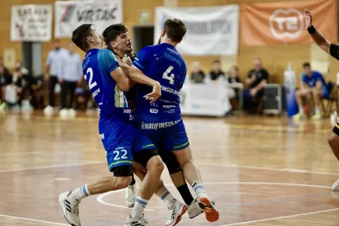 Loški rokometaši so zanesljivo ugnali podprvake iz Velenja. / Foto: Rzs 