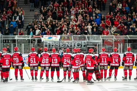 Prva tekma finala državnega prvenstvaVečni derbi HDD SIJ Acroni Jesenice - HK Olimpija / Foto: Nik Bertoncelj