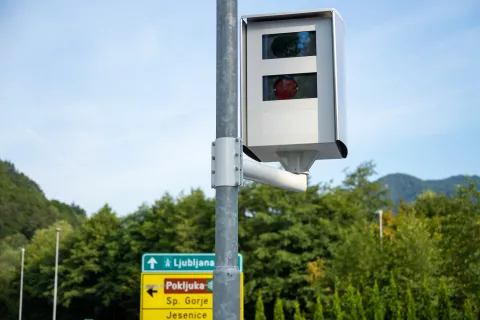 Simbolična fotografija radar za merjenje hitrosti prometaOgled na terenu Svet za preventivo in vzgojo SPV v cestnem prometu Občina Jesenice na območju omejitve 30 kilometrov na uro km/h Blejska Dobrava / Foto: Nik Bertoncelj