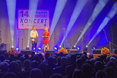 Dobrodelni gasilski koncert je že štirinajstič napolnil športno dvorano v Domžalah. / Foto: Špela Šimenc