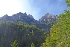 Naš cilj je na desni strani: Kukova špica. / Foto: Jelena Justin