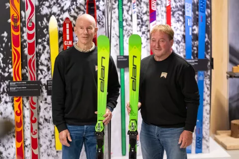 Smučarski legendi Ingemar Stenmark in Bojan Križaj tudi desetletja po koncu športne kariere ostajata povezani z Elanom. / Foto: Nik Bertoncelj