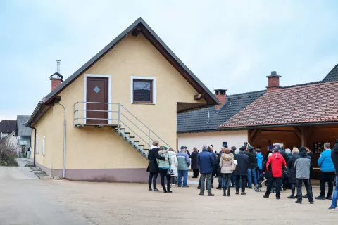 V stari mežnariji, kjer so lani že odprli poslovilno vežico, bodo uredili spominsko sobo, posvečeno skladatelju Cirilu Preglju. / Foto: Tina Dokl, arhiv Gorenjskega glasa
