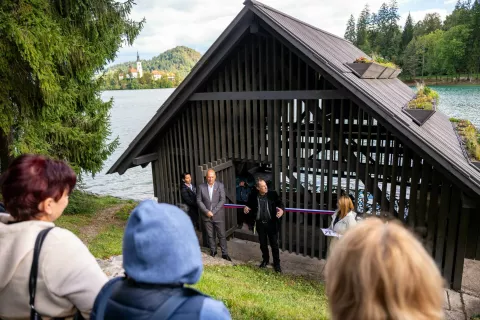 Petdeset let varovanja Blejskega jezera