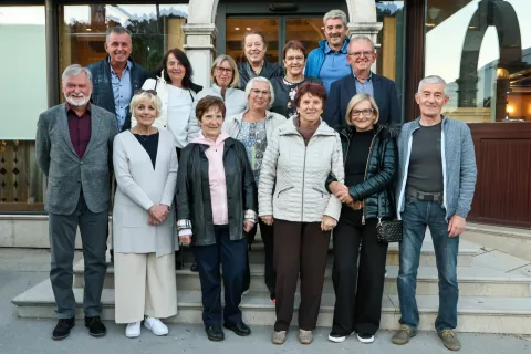 srečanje sošolcev 60 let od prvega razreda OŠ podružnična šola France Prešeren, sedaj OŠ Naklo / Foto: Tina Dokl