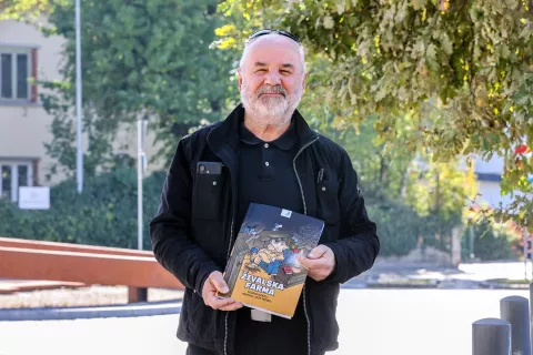 Jože Trobec narisal Živalska farma avtor George Orwell / Foto: Tina Dokl